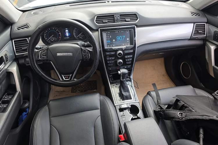 Used Haval H2 2016 Red-Label 1.5T Automatic Two-Wheel Drive Luxury Model Center Console