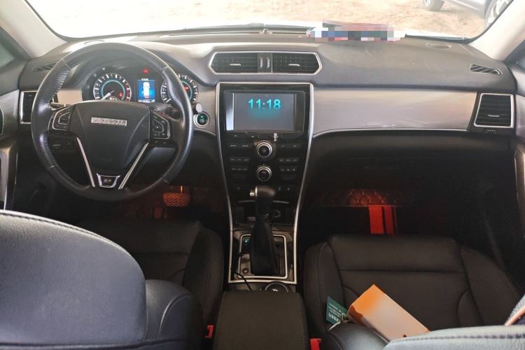 Used Haval H2 2016 Red Label 1.5T Automatic Two-Wheel Drive Prestige Model Center Console
