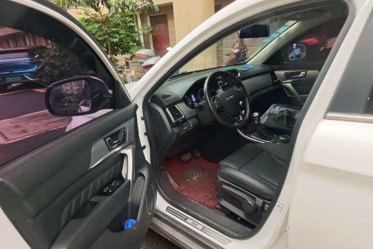Used Haval H2 2016 Red-Label 1.5T Automatic Two-Wheel Drive Luxury Model Driver Seat