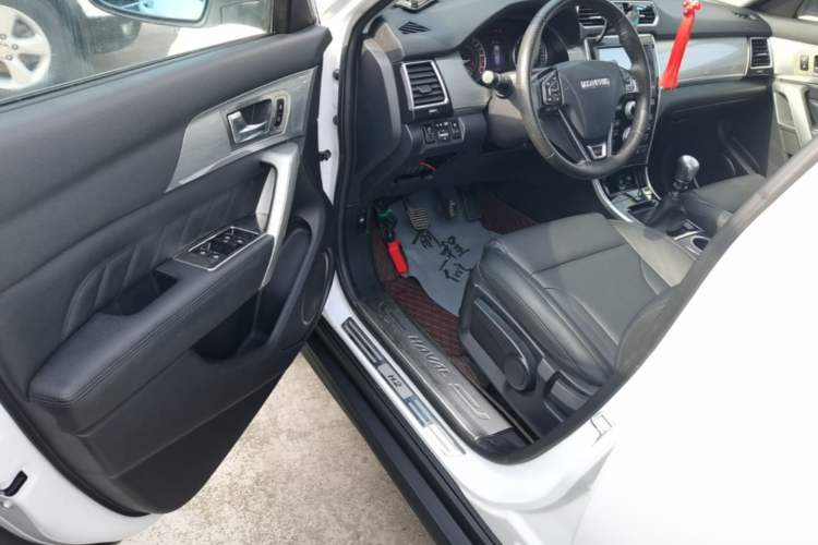 Used Haval H2 2016 Red-Label 1.5T Manual Two-Wheel Drive Luxury Model Driver Seat