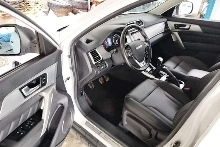 Used Haval H2 2016 Red Label 1.5T Manual Two-Wheel Drive Elite Model Driver Seat
