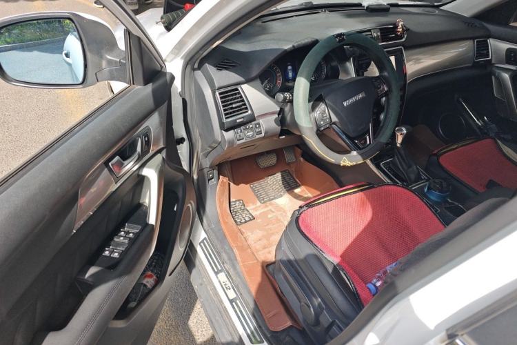 Used Haval H2 2016 Red-Label 1.5T Automatic Two-Wheel Drive Luxury Model Driver Seat