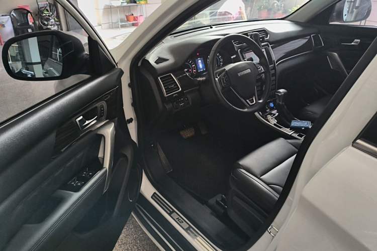 Used Haval H2 2016 Red-Label 1.5T Automatic Two-Wheel Drive Luxury Model Driver Seat