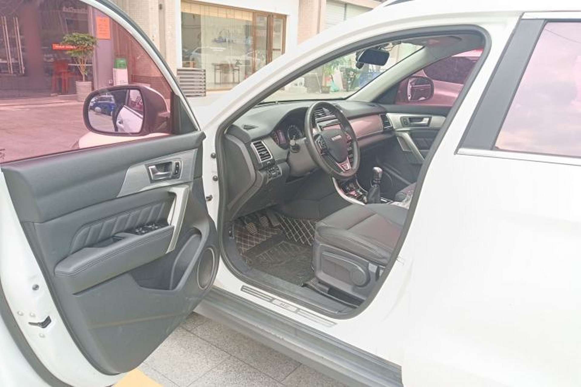 Used Haval H2 2016 Red-Label 1.5T Manual Two-Wheel Drive Luxury Model Driver Seat