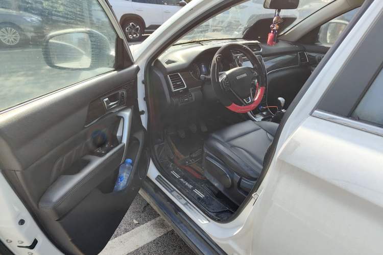 Used Haval H2 2016 Red Label 1.5T Manual Two-Wheel Drive Urban Edition Driver Seat