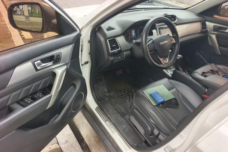 Used Haval H2 2016 Red-Label 1.5T Automatic Two-Wheel Drive Luxury Model Driver Seat