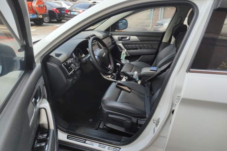 Used Haval H2 2016 Red Label 1.5T Manual Two-Wheel Drive Elite Model Driver Seat