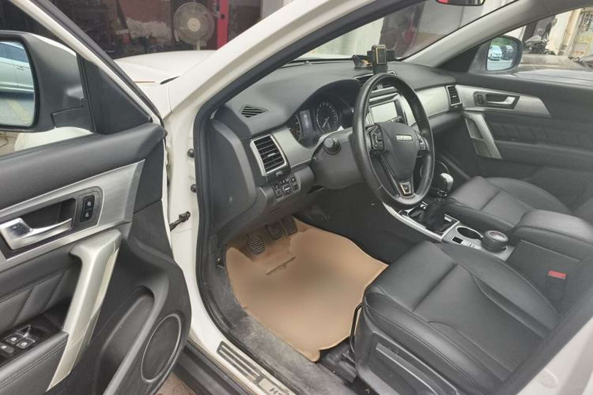 Used Haval H2 2016 Red-Label 1.5T Manual Two-Wheel Drive Luxury Model Driver Seat