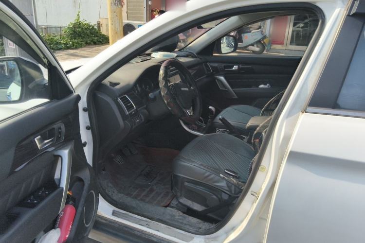 Used Haval H2 2016 Red Label 1.5T Manual Two-Wheel Drive Urban Edition Driver Seat