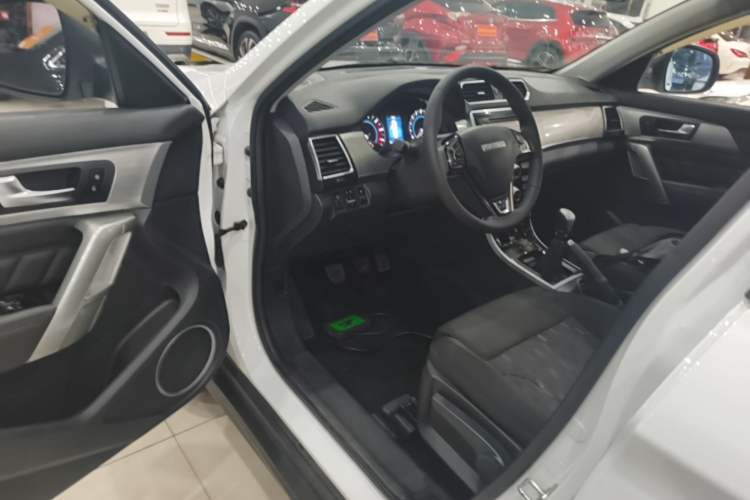 Used Haval H2 2016 Red-Label 1.5T Manual Two-Wheel Drive Comfort Model Driver Seat