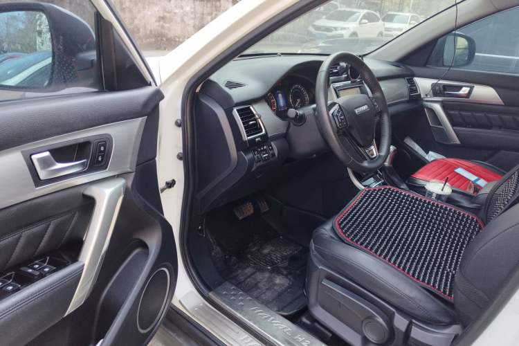 Used Haval H2 2016 Red-Label 1.5T Automatic Two-Wheel Drive Luxury Model Driver Seat