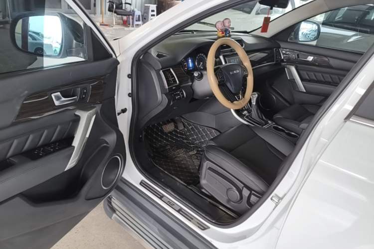 Used Haval H2 2016 Red-Label 1.5T Automatic Two-Wheel Drive Luxury Model Driver Seat