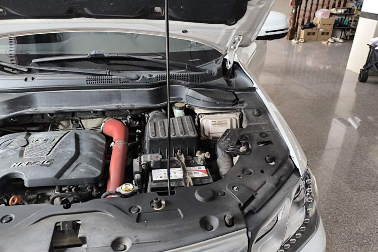 Used Haval H2 2016 Red-Label 1.5T Automatic Two-Wheel Drive Luxury Model Engine Bay Left