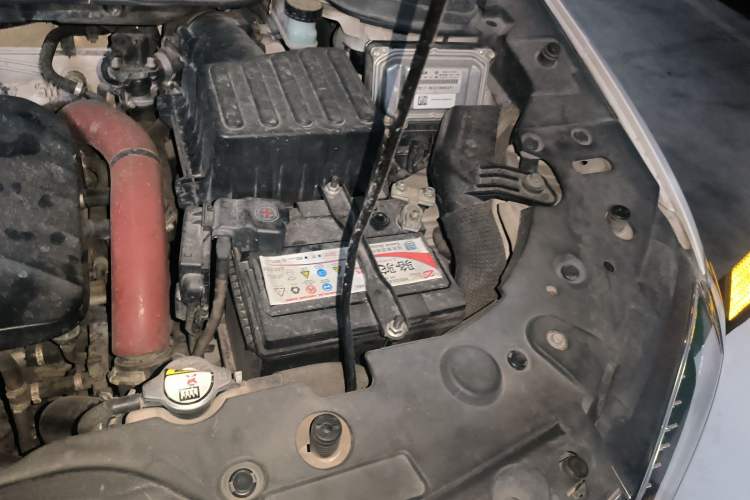 Used Haval H2 2016 Red-Label 1.5T Manual Two-Wheel Drive Luxury Model Engine Bay Left