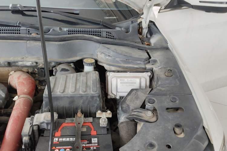 Used Haval H2 2016 Red-Label 1.5T Automatic Two-Wheel Drive Luxury Model Engine Bay Left