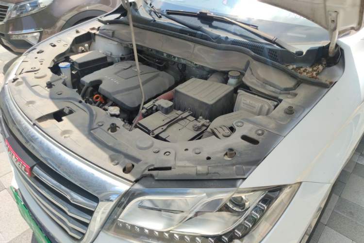 Used Haval H2 2016 Red-Label 1.5T Manual Two-Wheel Drive Luxury Model Engine Bay Left