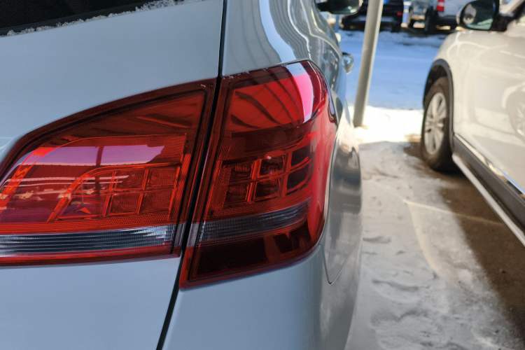 Used Haval H2 2016 Red-Label 1.5T Manual Two-Wheel Drive Luxury Model Exterior 2