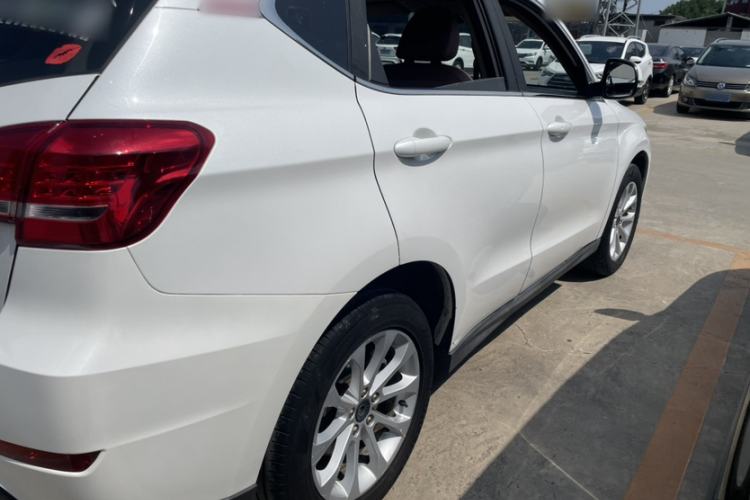Used Haval H2 2016 Red-Label 1.5T Manual Two-Wheel Drive Luxury Model Exterior 3