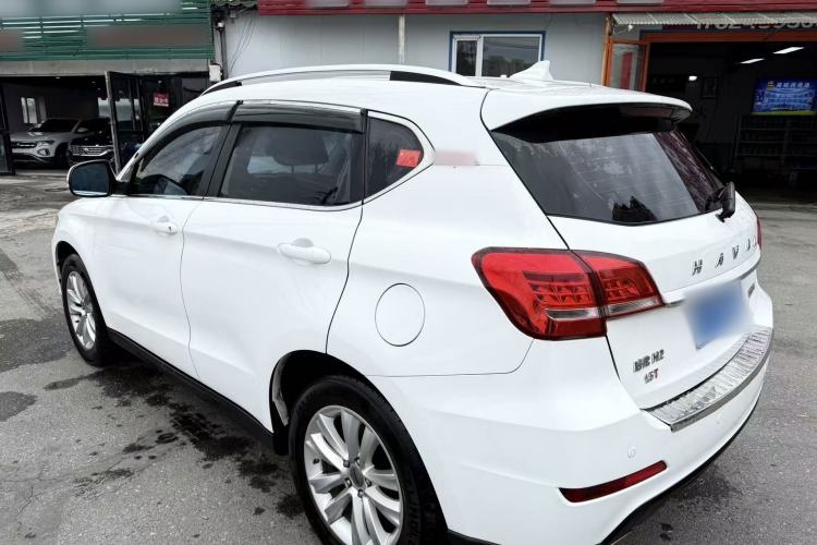 Used Haval H2 2016 Red-Label 1.5T Manual Two-Wheel Drive Luxury Model Exterior 4