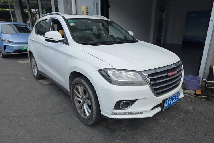 Used Haval H2 2016 Red-Label 1.5T Automatic Two-Wheel Drive Luxury Model Front Right 45 Deg