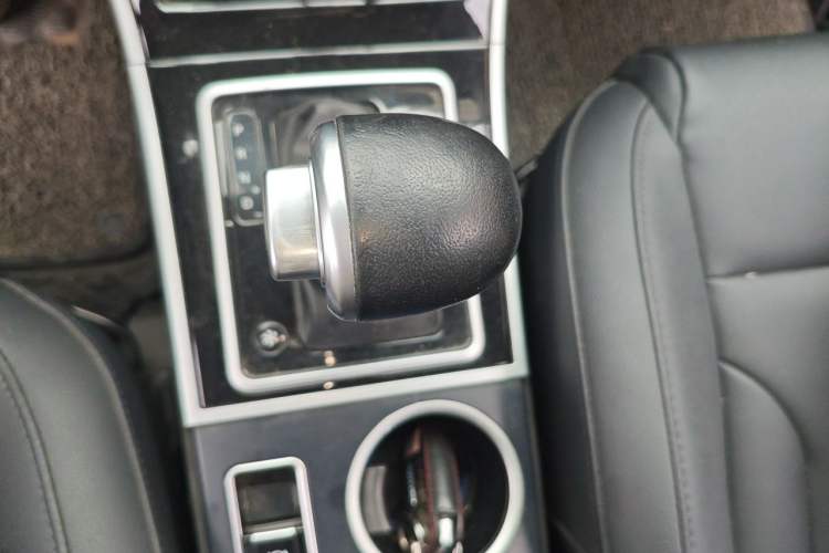 Used Haval H2 2016 Red-Label 1.5T Automatic Two-Wheel Drive Luxury Model Gear Lever