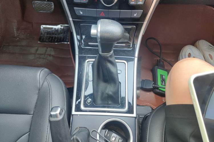 Used Haval H2 2016 Red Label 1.5T Automatic Two-Wheel Drive Elite Model Gear Lever