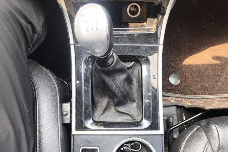 Used Haval H2 2016 Red-Label 1.5T Manual Two-Wheel Drive Luxury Model Gear Lever