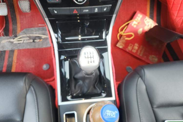 Used Haval H2 2016 Red-Label 1.5T Manual Two-Wheel Drive Luxury Model Gear Lever