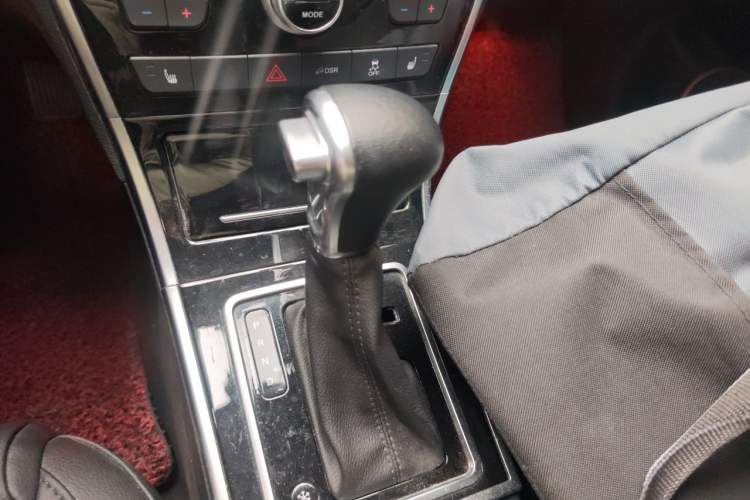 Used Haval H2 2016 Red-Label 1.5T Automatic Two-Wheel Drive Luxury Model Gear Lever