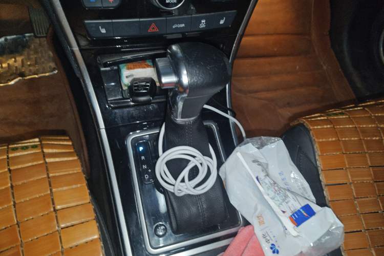 Used Haval H2 2016 Red-Label 1.5T Automatic Two-Wheel Drive Luxury Model Gear Lever