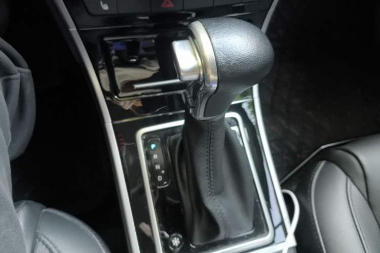 Used Haval H2 2016 Red Label 1.5T Automatic Two-Wheel Drive Elite Model Gear Lever