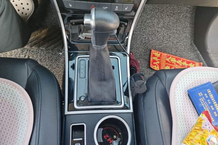 Used Haval H2 2016 Red-Label 1.5T Automatic Two-Wheel Drive Luxury Model Gear Lever
