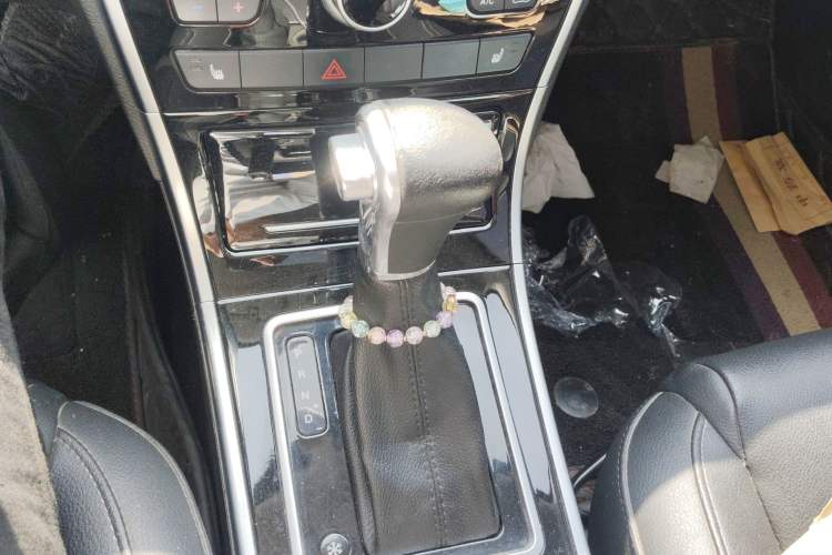 Used Haval H2 2016 Red Label 1.5T Automatic Two-Wheel Drive Elite Model Gear Lever