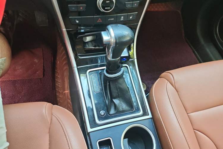 Used Haval H2 2016 Red-Label 1.5T Automatic Two-Wheel Drive Luxury Model Gear Lever