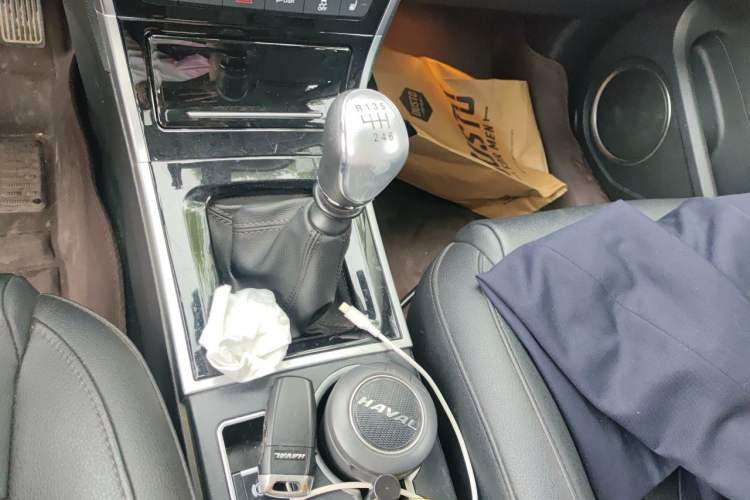 Used Haval H2 2016 Red-Label 1.5T Manual Two-Wheel Drive Luxury Model Gear Lever
