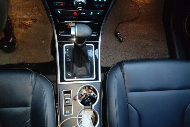 Used Haval H2 2016 Red Label 1.5T Automatic Two-Wheel Drive Prestige Model Gear Lever