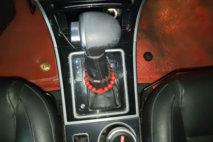 Used Haval H2 2016 Red-Label 1.5T Automatic Two-Wheel Drive Luxury Model Gear Lever