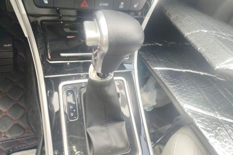 Used Haval H2 2016 Red Label 1.5T Automatic Two-Wheel Drive Prestige Model Gear Lever