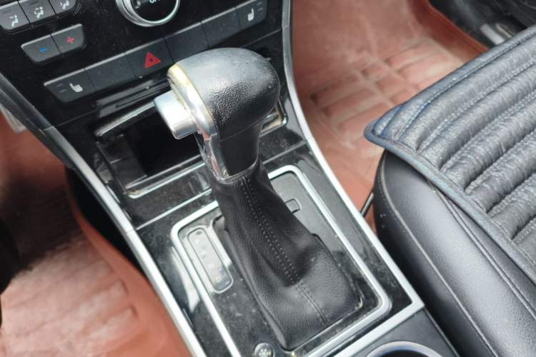 Used Haval H2 2016 Red Label 1.5T Automatic Two-Wheel Drive Elite Model Gear Lever