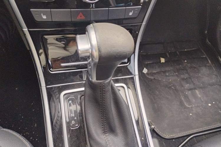 Used Haval H2 2016 Red Label 1.5T Automatic Two-Wheel Drive Elite Model Gear Lever