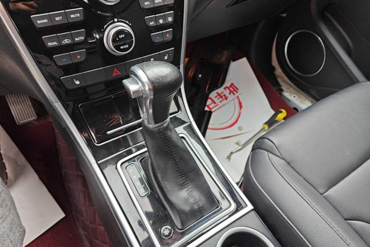Used Haval H2 2016 Red-Label 1.5T Automatic Two-Wheel Drive Luxury Model Gear Lever