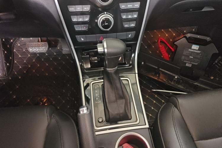 Used Haval H2 2016 Red Label 1.5T Automatic Two-Wheel Drive Elite Model Gear Lever