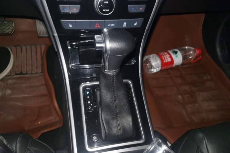 Used Haval H2 2016 Red-Label 1.5T Automatic Two-Wheel Drive Luxury Model Gear Lever