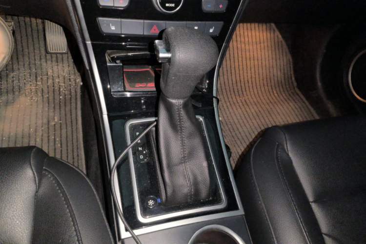 Used Haval H2 2016 Red-Label 1.5T Automatic Two-Wheel Drive Luxury Model Gear Lever