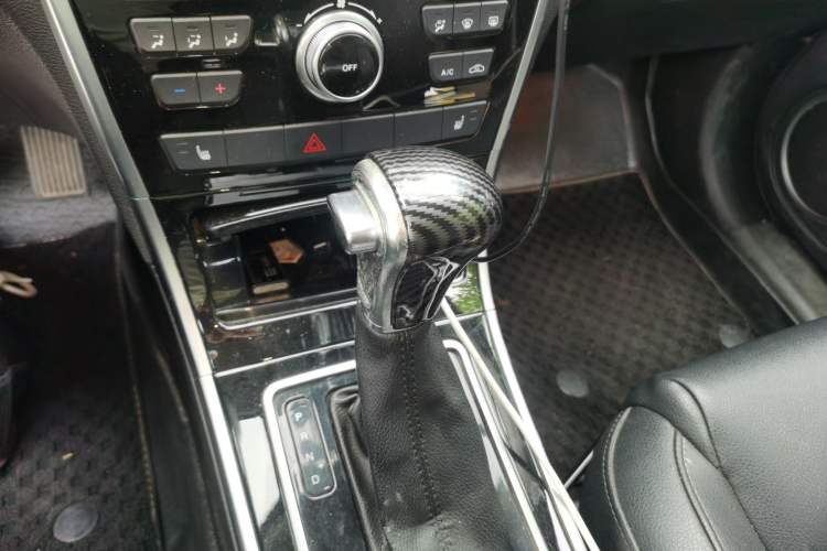 Used Haval H2 2016 Red Label 1.5T Automatic Two-Wheel Drive Elite Model Gear Lever