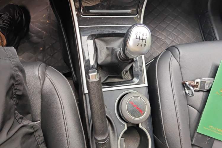 Used Haval H2 2016 Red Label 1.5T Manual Two-Wheel Drive Elite Model Gear Lever