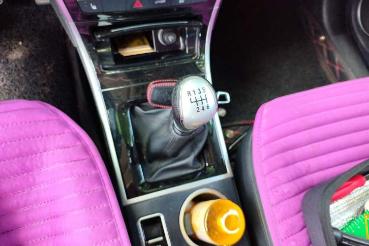 Used Haval H2 2016 Red-Label 1.5T Manual Two-Wheel Drive Luxury Model Gear Lever