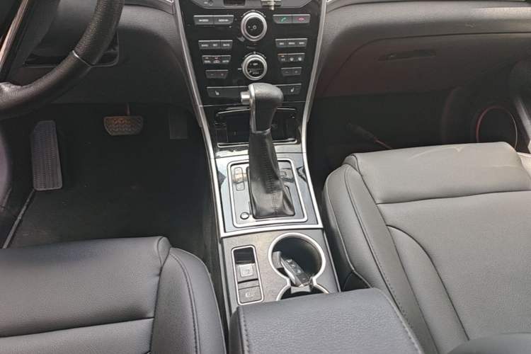Used Haval H2 2016 Red-Label 1.5T Automatic Two-Wheel Drive Luxury Model Gear Lever