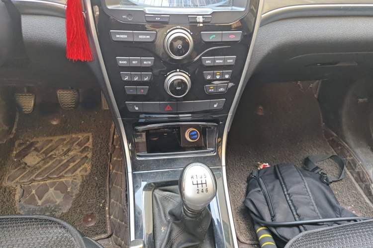 Used Haval H2 2016 Red Label 1.5T Manual Two-Wheel Drive Elite Model Gear Lever