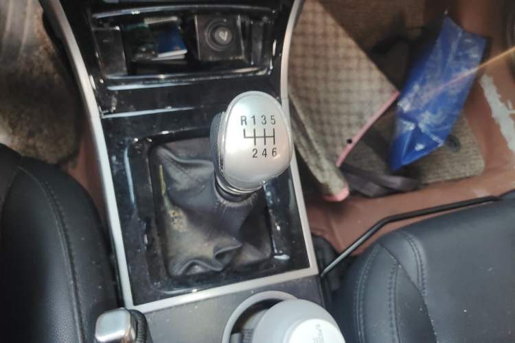 Used Haval H2 2016 Red-Label 1.5T Manual Two-Wheel Drive Comfort Model Gear Lever